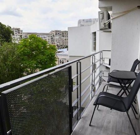 Lux Apartament Bacau Apartment Екстериор снимка